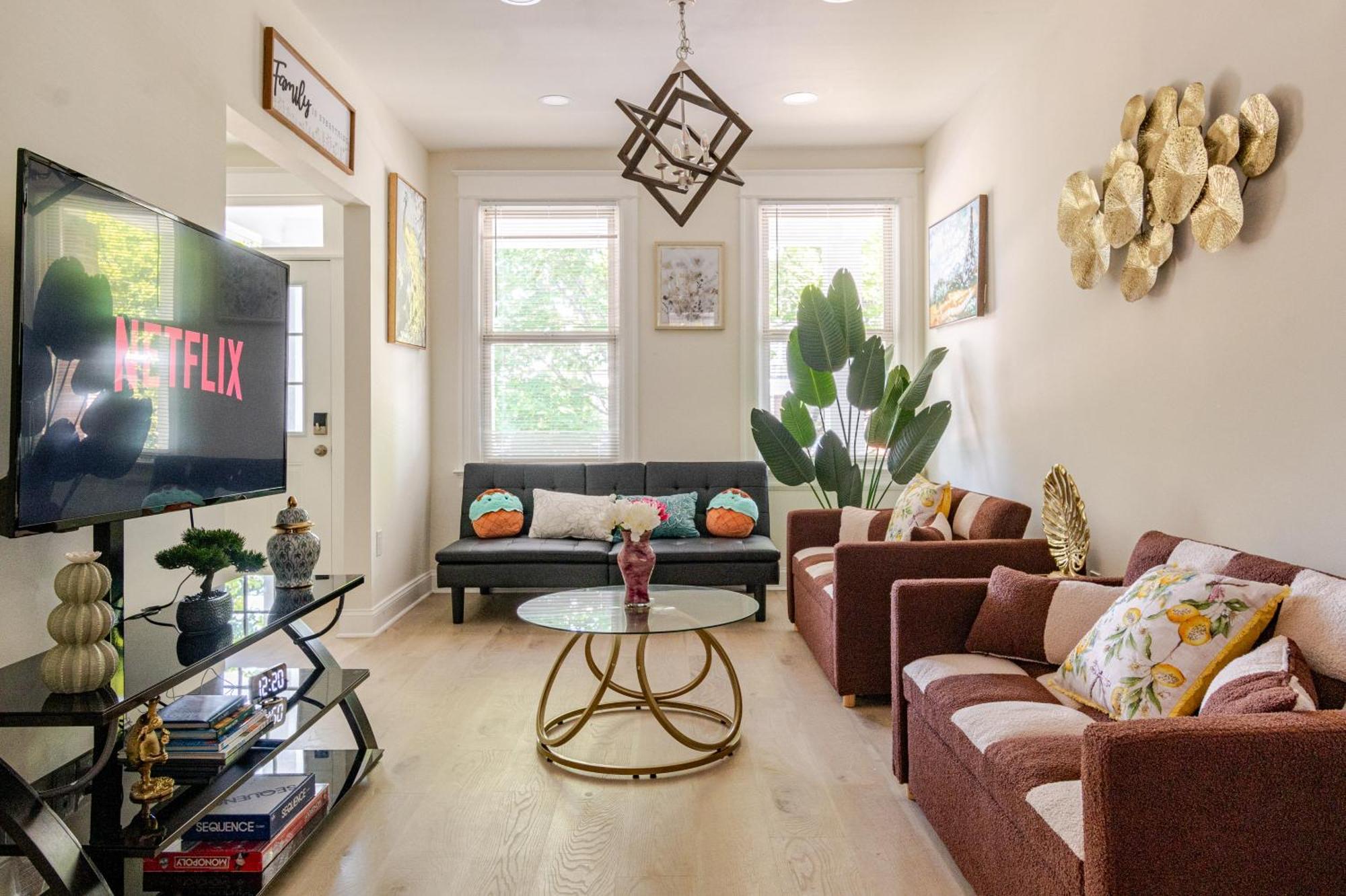 Ferienhaus Luxurious 5 Bedroom House!1 Mile From Capitol Hill! *