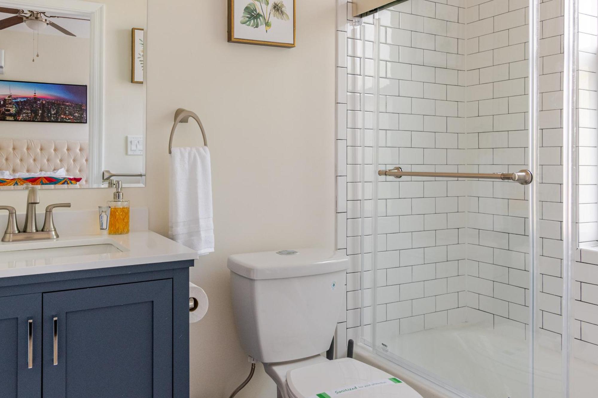 Ferienhaus Luxurious 5 Bedroom House!1 Mile From Capitol Hill!