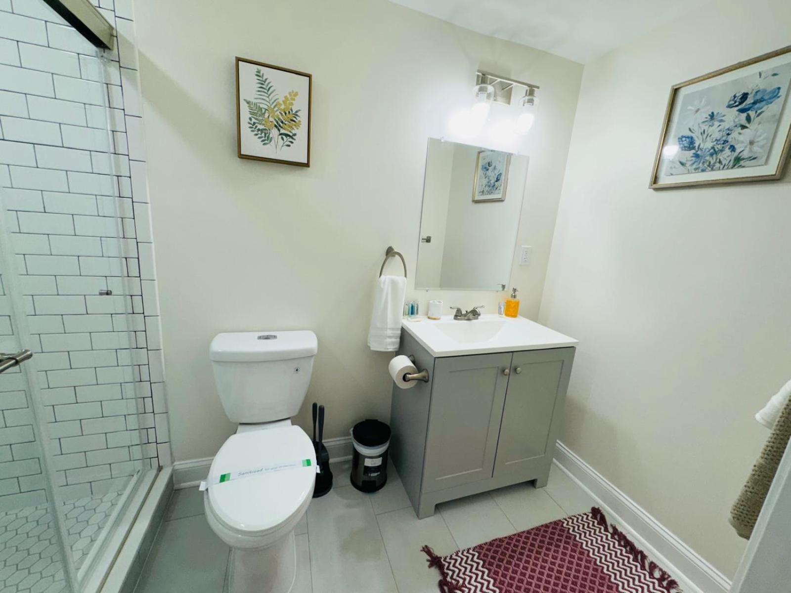 Ferienhaus Luxurious 5 Bedroom House!1 Mile From Capitol Hill! *