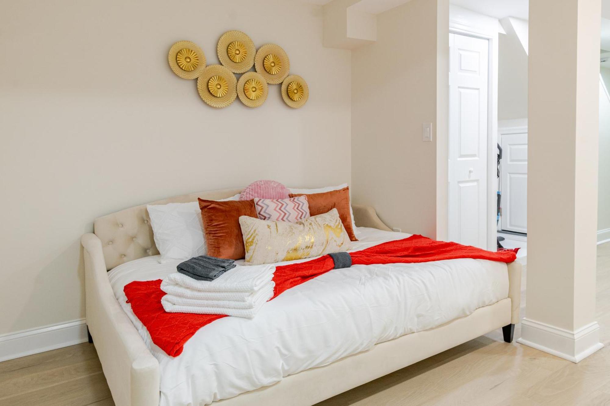 Luxurious 5 Bedroom House!1 Mile From Capitol Hill! Ferienhaus